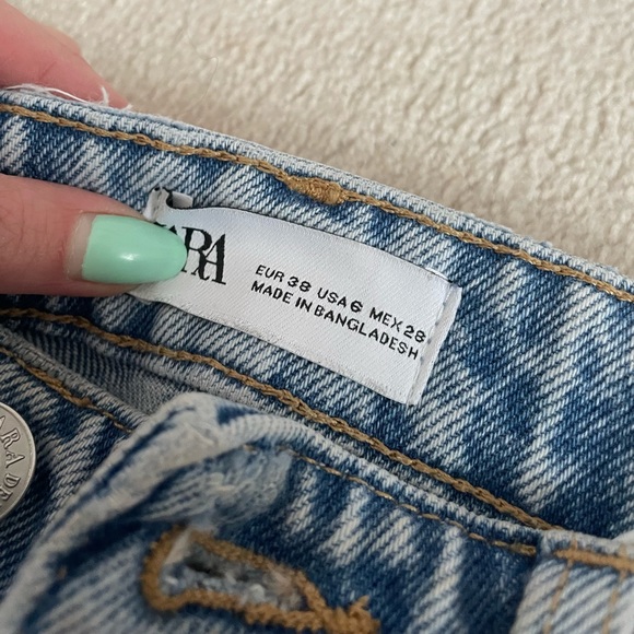Zara Straight Leg High Rise Light Wash Jeans - Picture 7 of 7